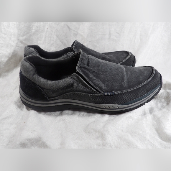 Skechers Men's  Slip-on Shoes Relaxed Fit Memory Foam Black sz 12 - Picture 3 of 8